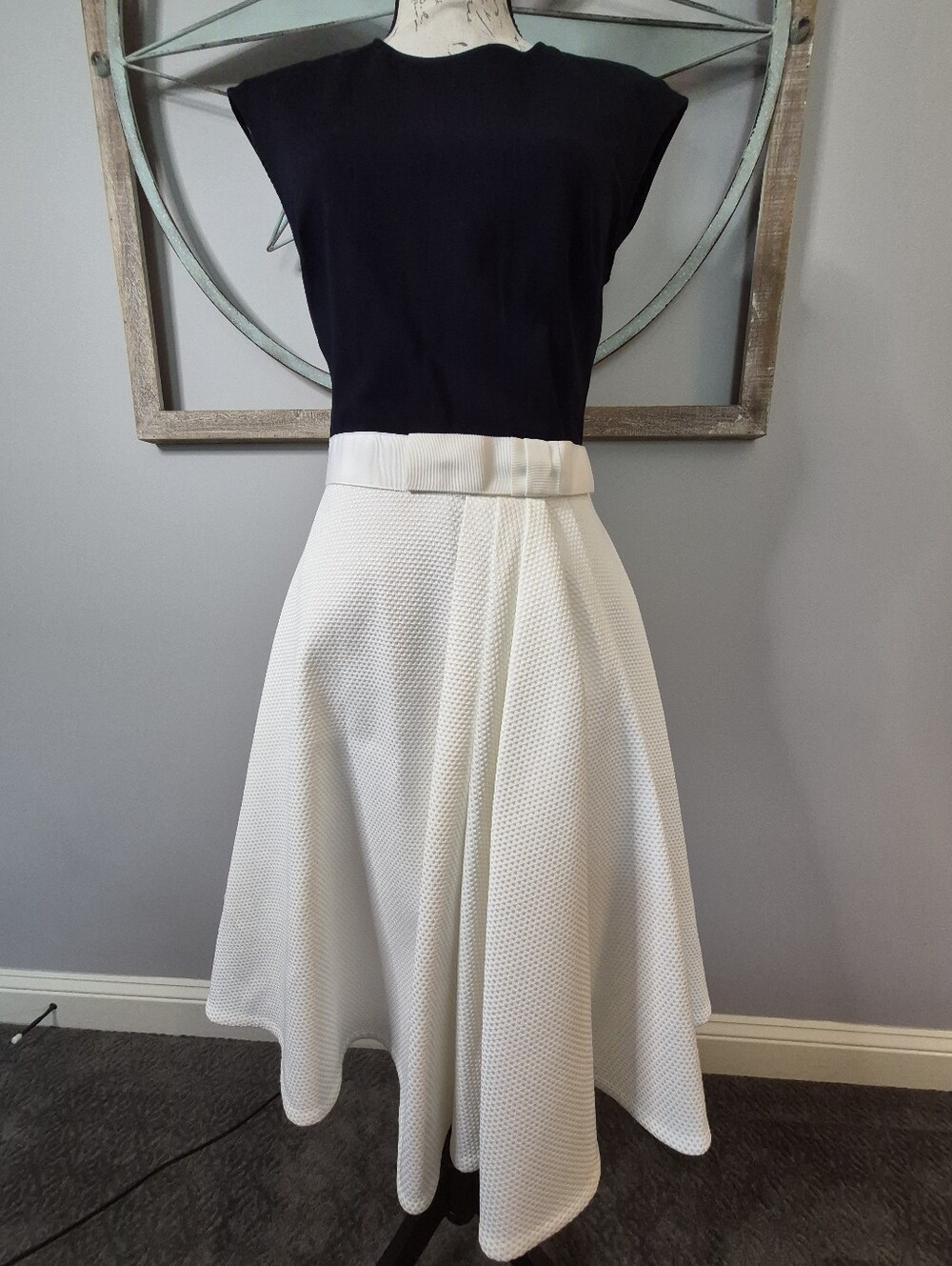 Ted Baker London Canniey Two-Tone Fit & Flare Bow Waist Dress Navy White 2/US 6 - Picture 9 of 16